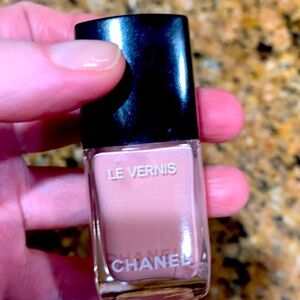 Absolutely gorgeous natural authentic Chanel color